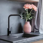 דירה Cozy At Residential Area *