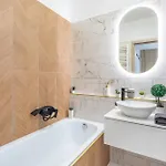 דירה Cozy At Residential Area בודפשט