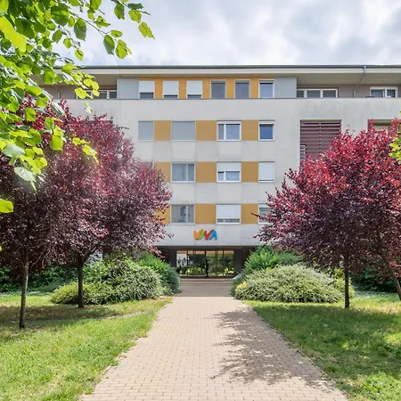 Cozy At Residential Area Budapest