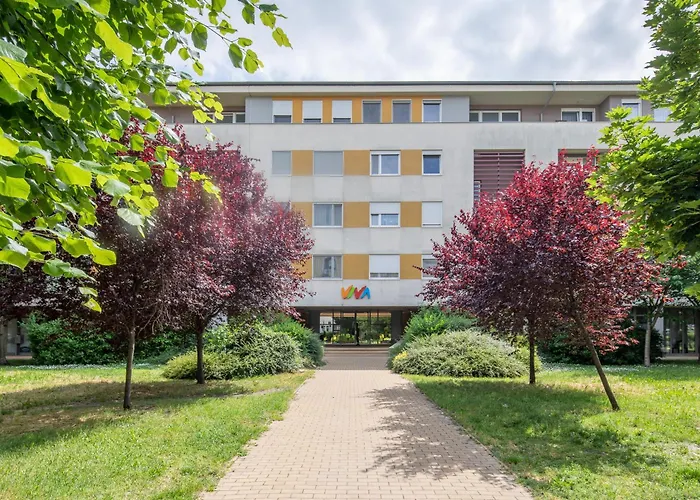 Cozy At Residential Area Budapest